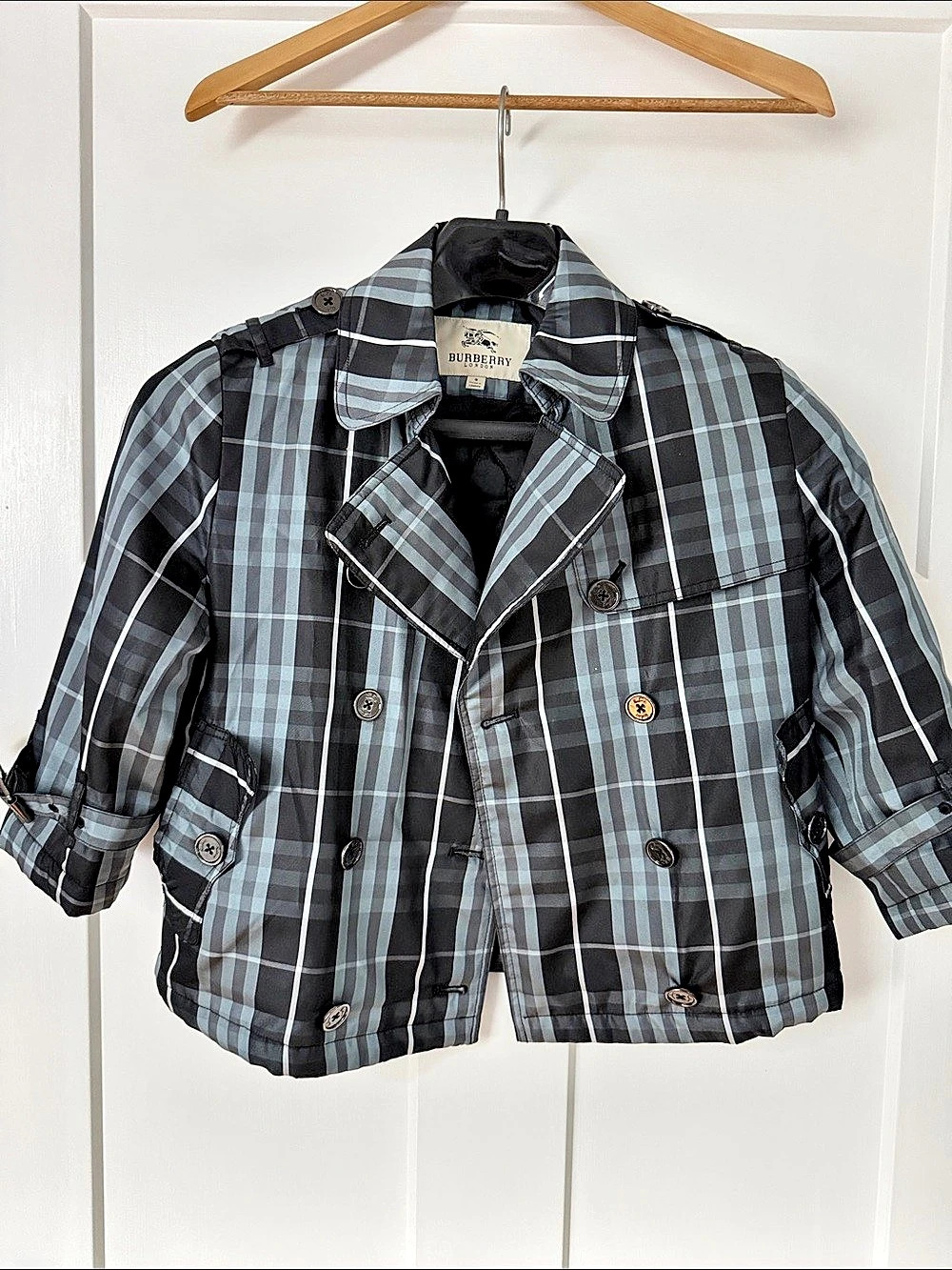 Burberry women’s cropped length and sleeve Plaid Jacket in Black & Blue Size S